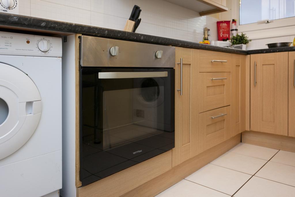 Victoria Centre Apartments In The Victoria Centre Shopping Centre - Nottingham City Centre - 24 Hour Access - Most Central Location, Kitchen - Sunday Check-Out 1Pm - Opposite Hilton By Restaurants & Shops - Outdoor Parking Cars Or Vans Five Pounds A Exterior foto